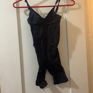 SKIMS SEAMLESS SCULPT LOW BACK BODYSUIT MID THIGH